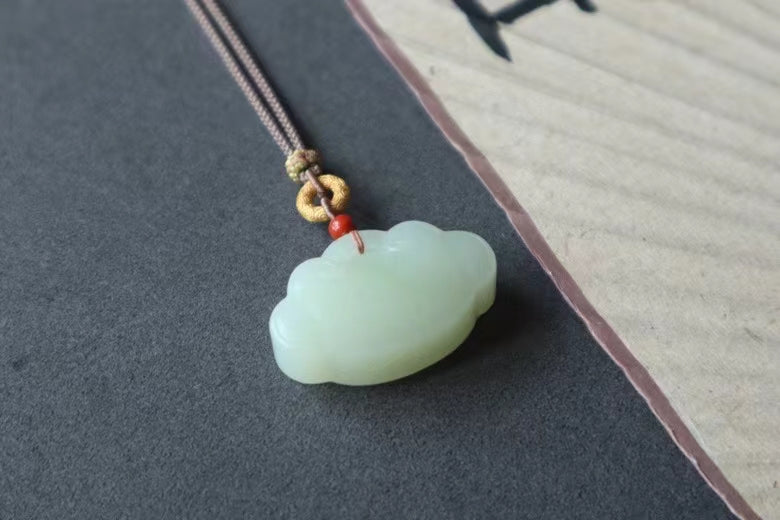 Natural Hetian jade "Lock of good wish " shape pendant nacklace